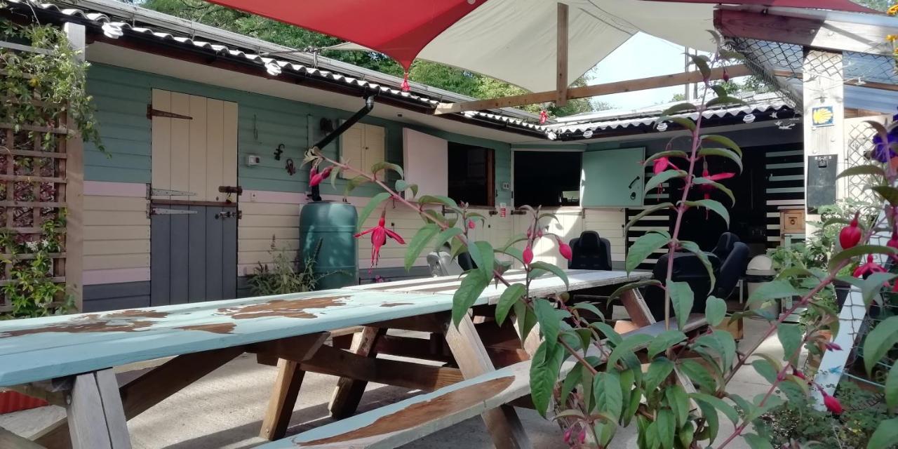 Albergue Eden'S Yard Backpackers St Austell Exterior foto